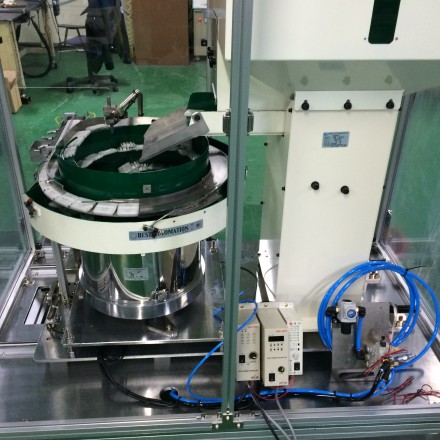 RETAINER FEEDER